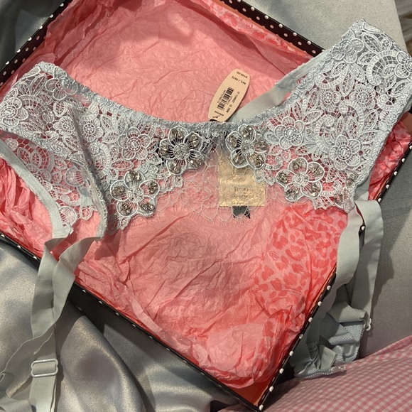 Victoria’s Secret Designer Set - Picture 3 of 5